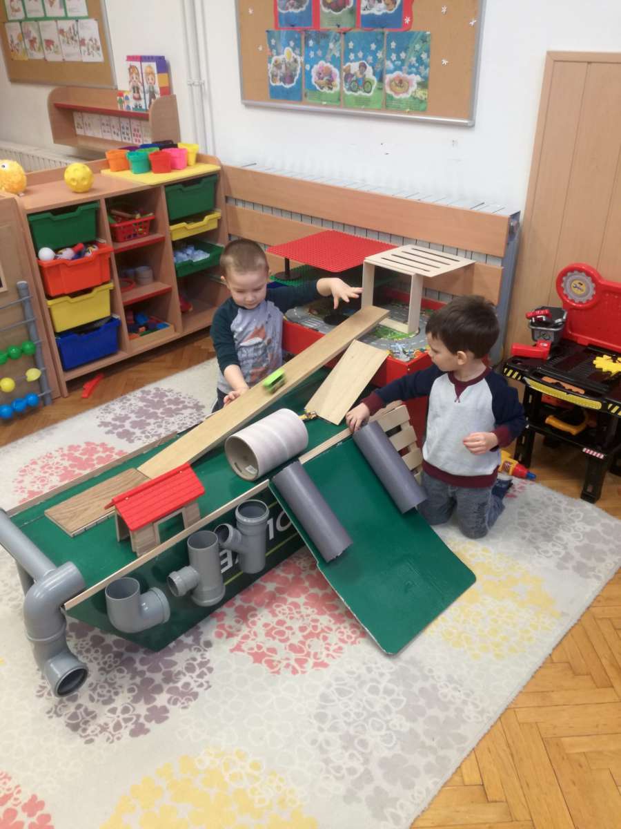 IGRE PEDAGOŠKI NEOBLIKOVANIM MATERIJALIMA – PO BUŠEVEC