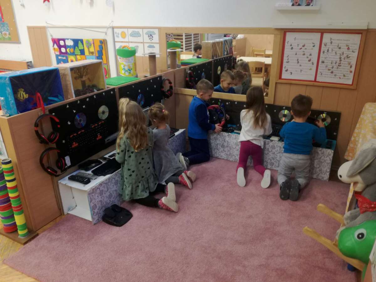 IGRE PEDAGOŠKI NEOBLIKOVANIM MATERIJALIMA – PO BUŠEVEC