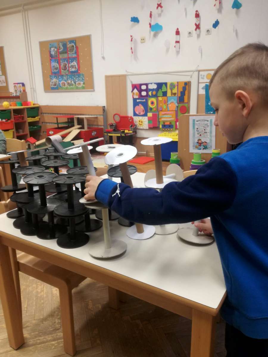 IGRE PEDAGOŠKI NEOBLIKOVANIM MATERIJALIMA – PO BUŠEVEC
