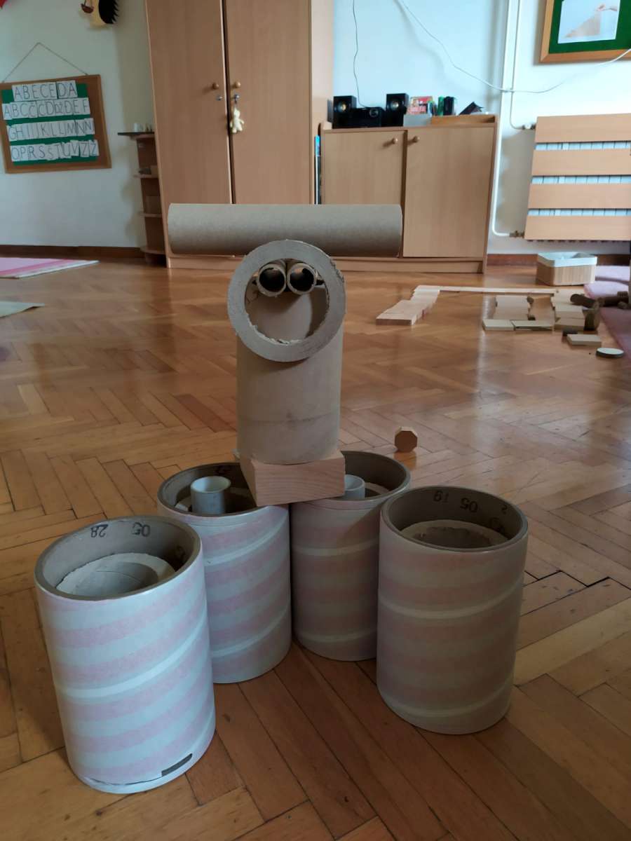 IGRE PEDAGOŠKI NEOBLIKOVANIM MATERIJALIMA – PO BUŠEVEC