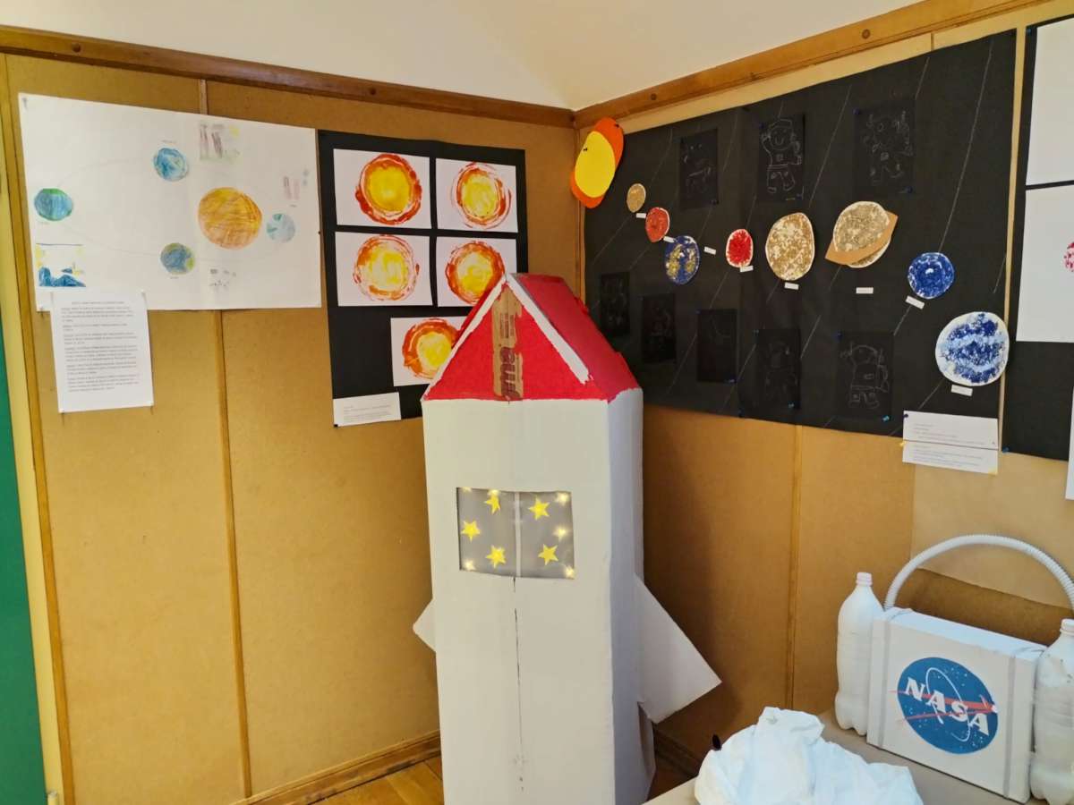 IZLOŽBA „PROJEKT SVEMIR“ NA DJEČJEM ODJELU GRADSKE KNJIŽNICE