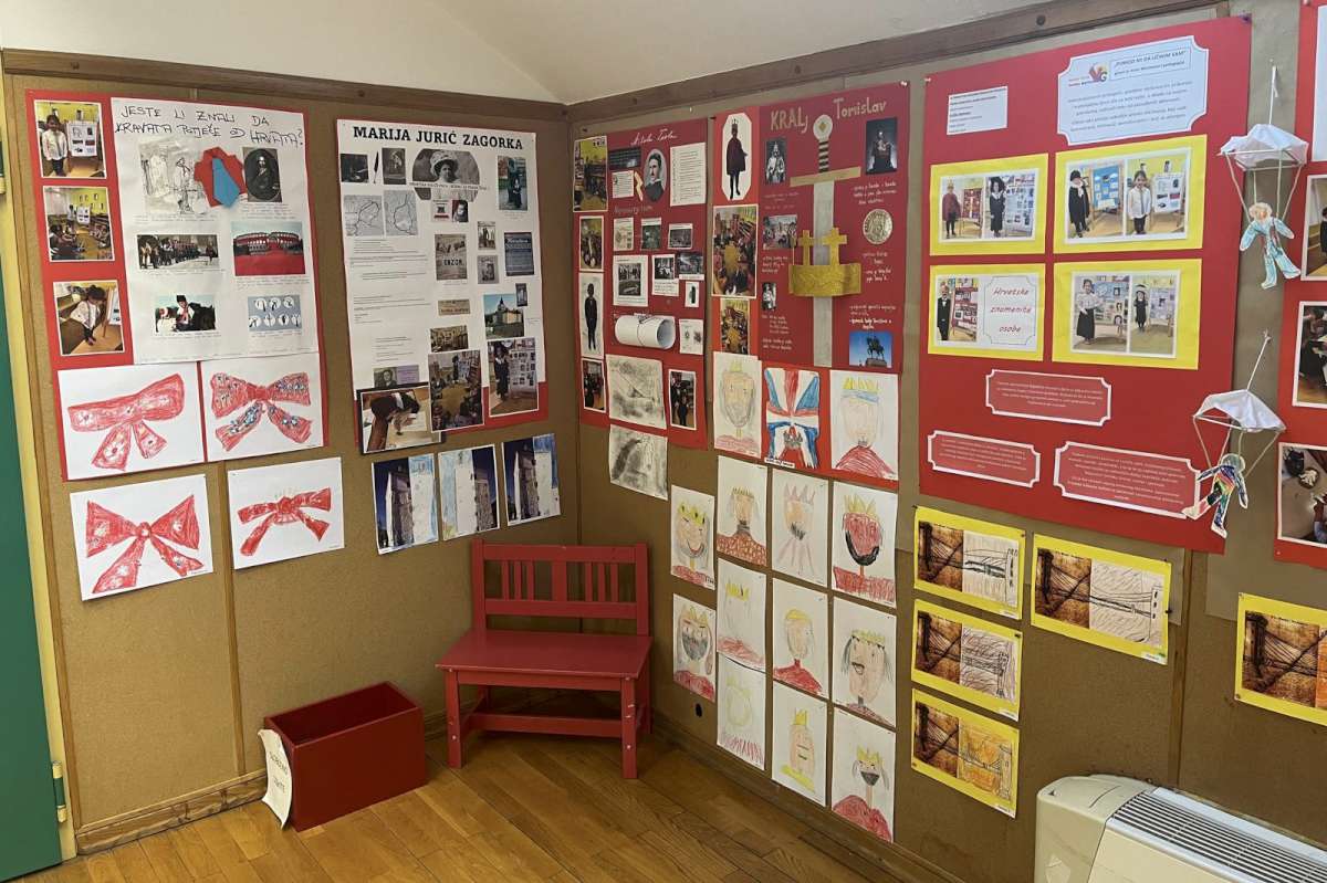 Izložba „Hrvatske znamenite osobe“ na Dječjem odjelu Gradske knjižnice Velika Gorica – skupina s alternativnim programom prema koncepciji Marie Montessori, centralni objekt Pucekovićeva