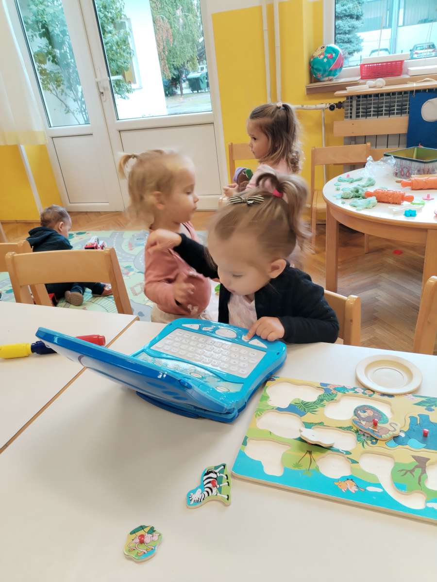 PRVI DANI U VRTIĆU
PO KURILOVEČKA, STARIJA JASLIČKA SKUPINA