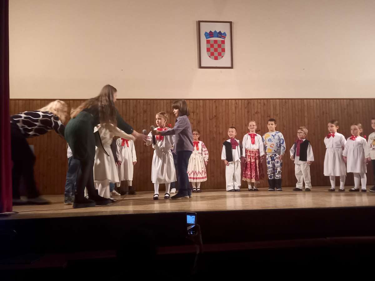 DOČEK SVETOG NIKOLE U MRACLINU