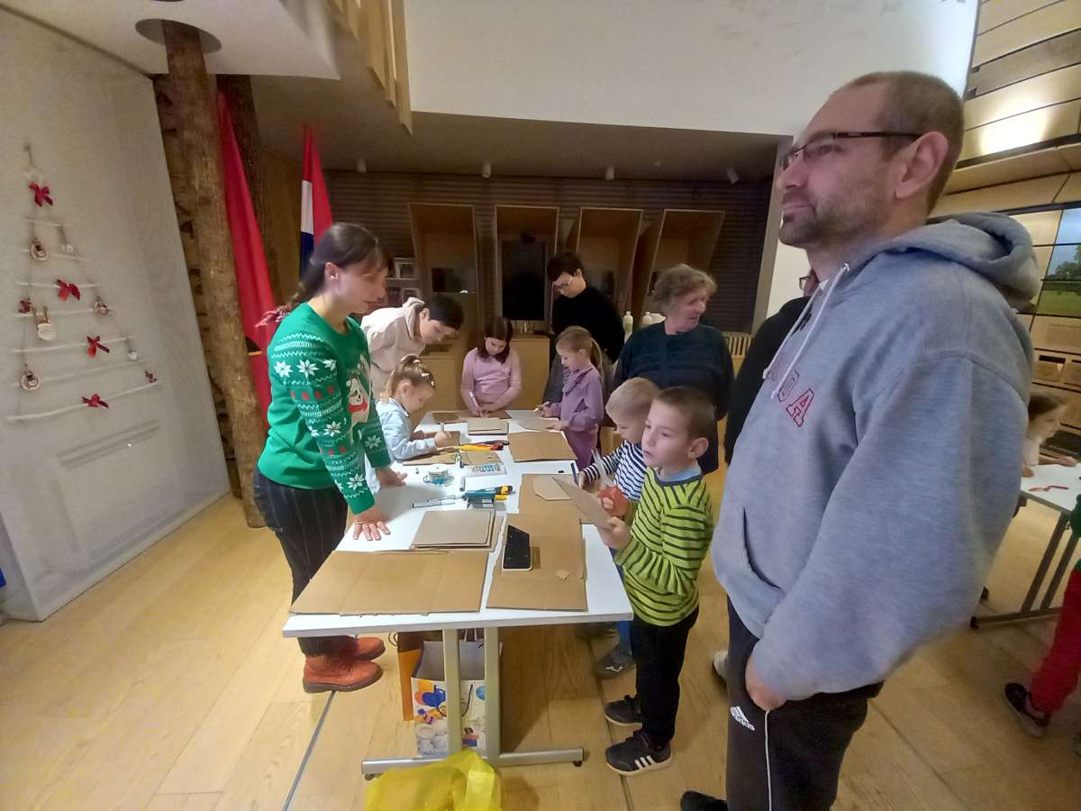 RADIONICA NA ADVENTU U VELIKOJ GORICI: <br>
IZRADA BOŽIĆNIH UKRASA NA EKOLOŠKI NAČI