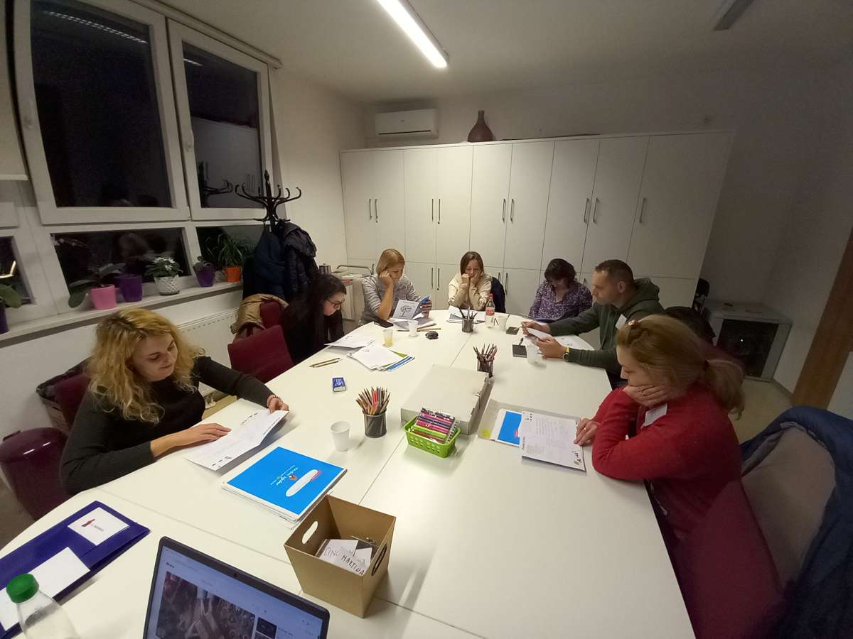DVANAESTA GENERACIJA RODITELJA USPJEŠNO ZAVRŠILA PROGRAM ZA PODRŠKU RODITELJSTVU „RASTIMO ZAJEDNO“