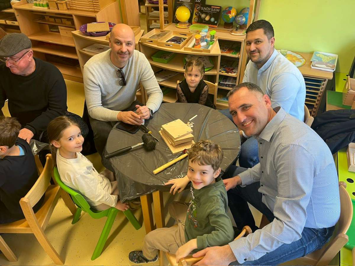 Montessori skupina Pucekovićeva - Dan očeva<br>
Radionica izrade kućica za ptice