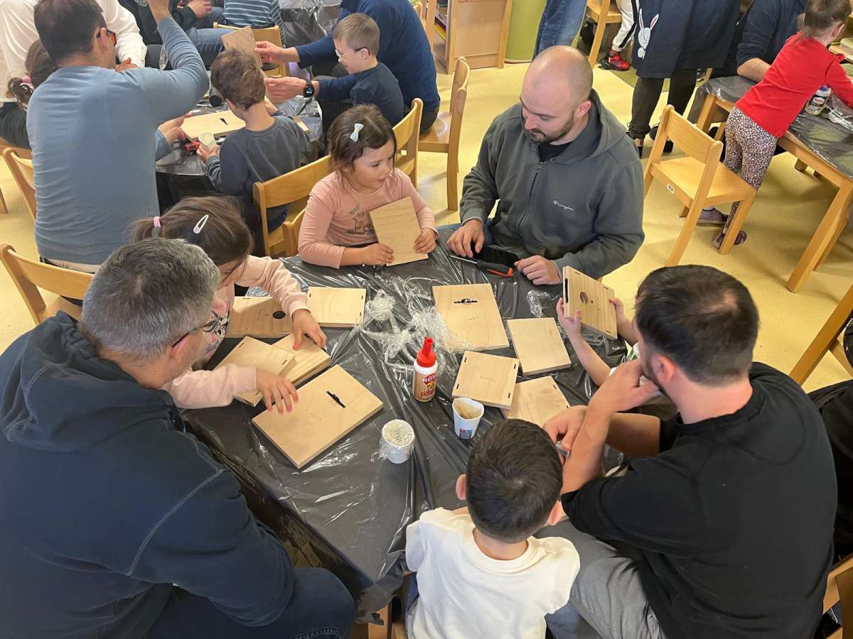Montessori skupina Pucekovićeva - Dan očeva<br>
Radionica izrade kućica za ptice