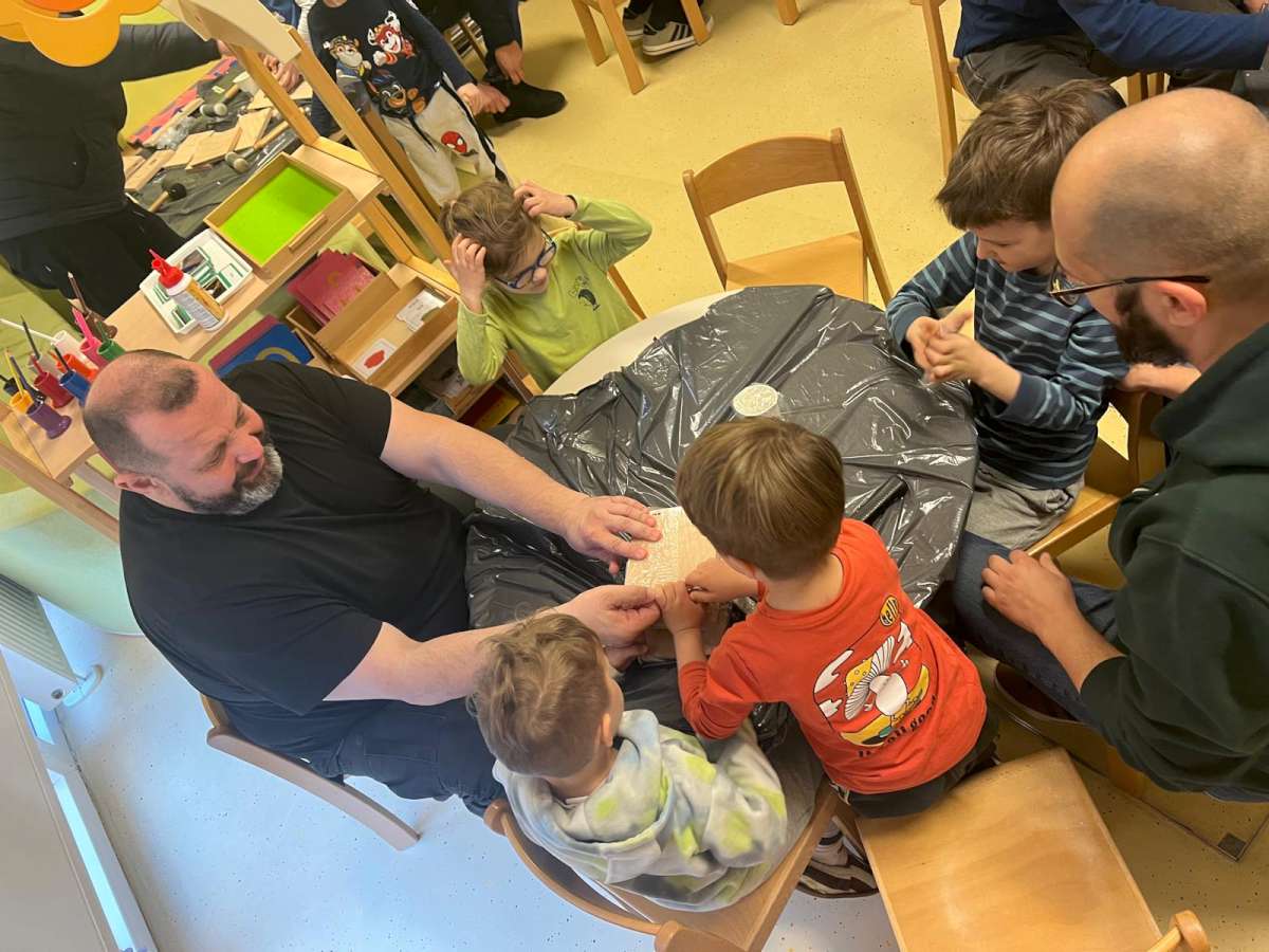 Montessori skupina Pucekovićeva - Dan očeva<br>
Radionica izrade kućica za ptice