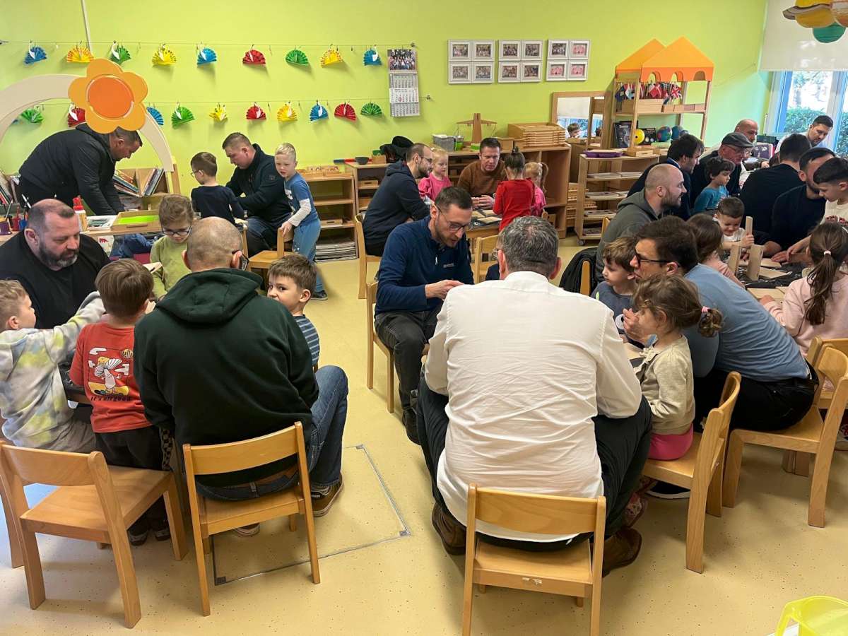 Montessori skupina Pucekovićeva - Dan očeva<br>
Radionica izrade kućica za ptice