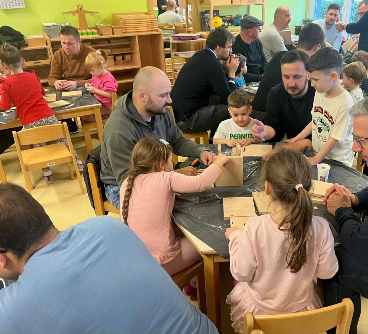 Montessori skupina Pucekovićeva - Dan očeva<br>
Radionica izrade kućica za ptice