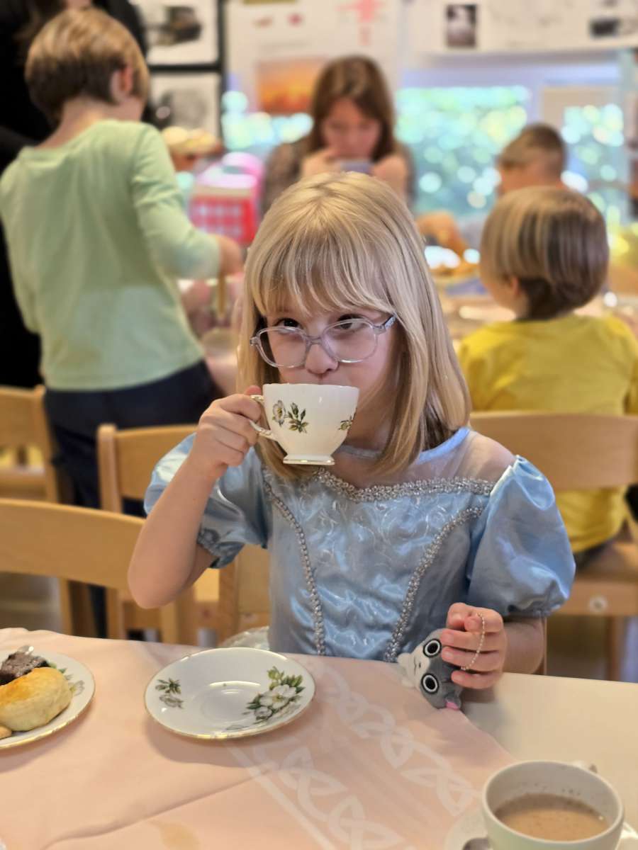 SKUPINA S RANIM UČENJEM ENGLESKOG JEZIKA-PUCEKOVIĆEVA<br>
TEA PARTY - POSLIJEPODNEVNA ČAJANKA