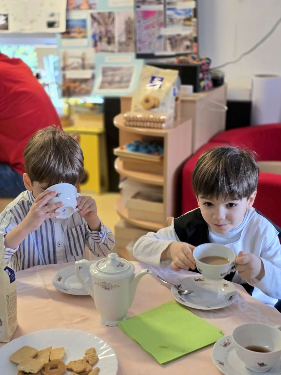 SKUPINA S RANIM UČENJEM ENGLESKOG JEZIKA-PUCEKOVIĆEVA<br>
TEA PARTY - POSLIJEPODNEVNA ČAJANKA